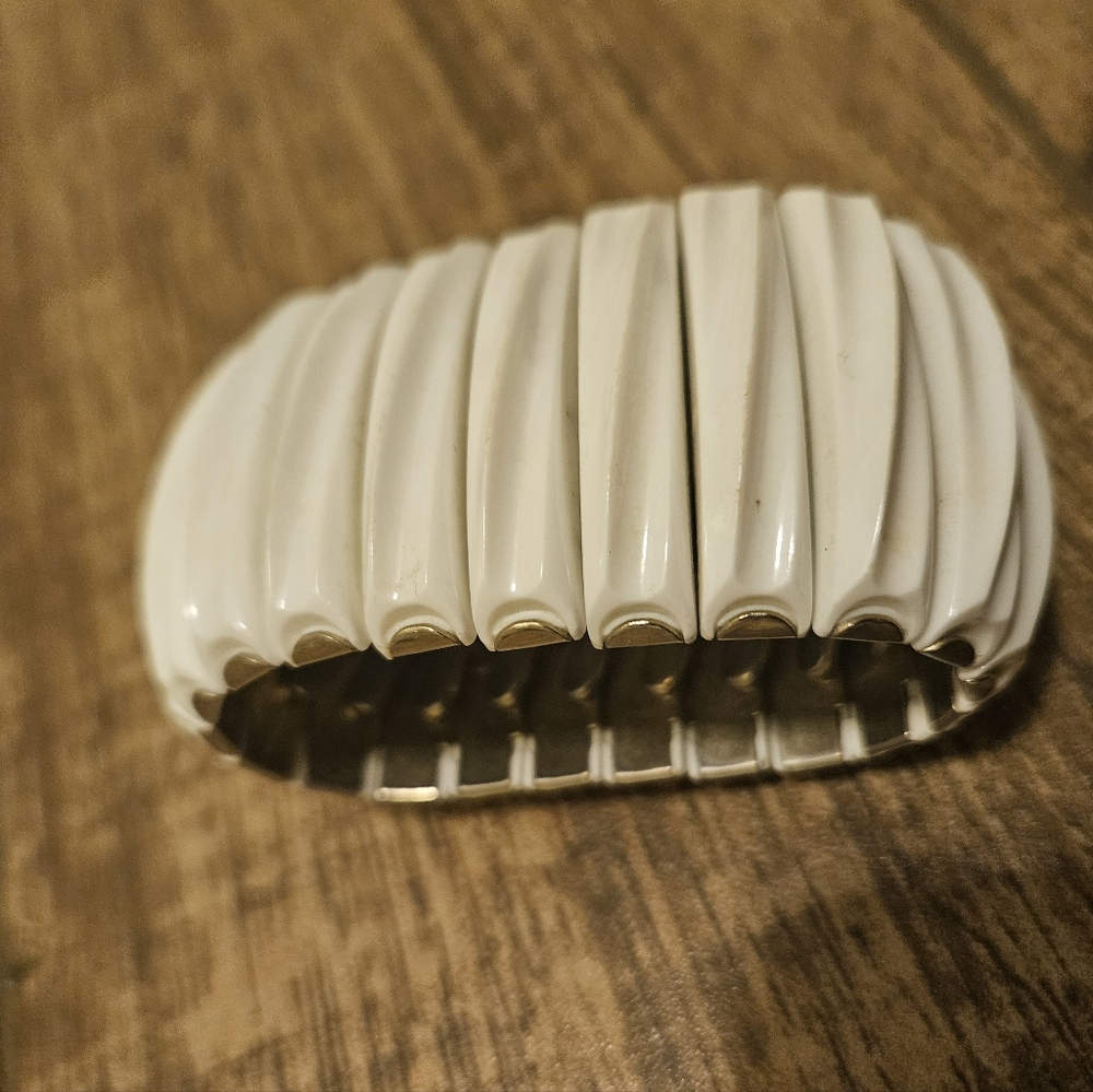 vintage white bracelet - Picture 4 of 4